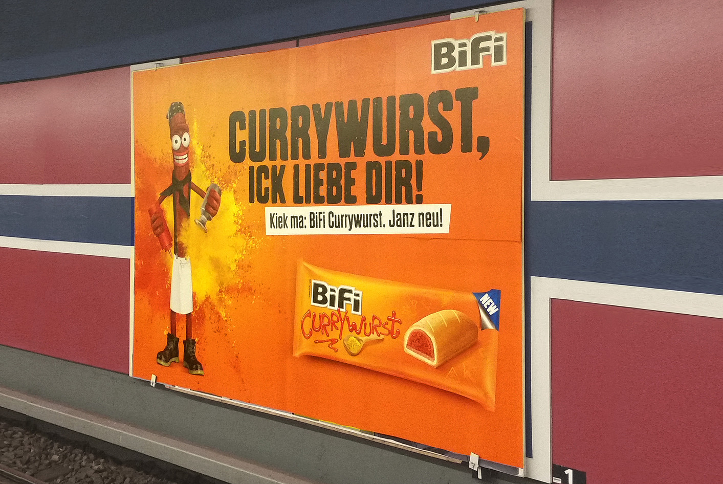 BiFi Currywurst Plakat in Ubahnstation